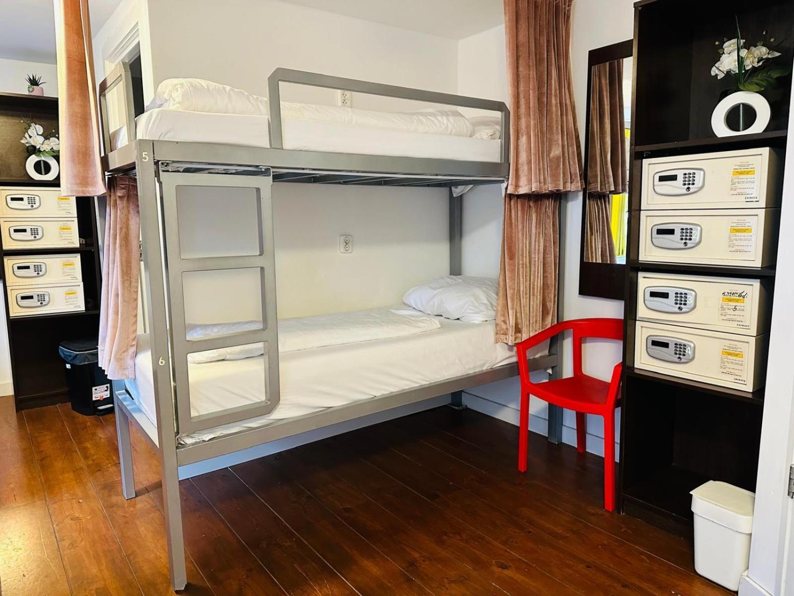 Room Mate Hostel Amsterdam Зандам Екстер'єр фото