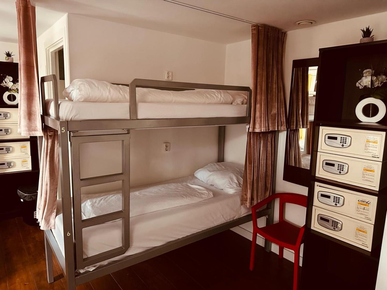Room Mate Hostel Amsterdam Зандам Екстер'єр фото